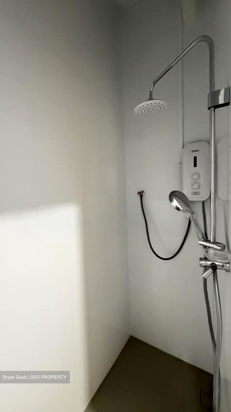 Lakepoint Condominium (D22), Condominium #588874481